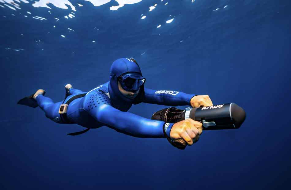 Discover the Thrills of an Underwater Scooter in Mauritius