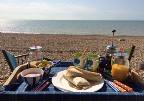 Breakfast on the Beach: How to Plan the Perfect Morning Meal by the Ocean